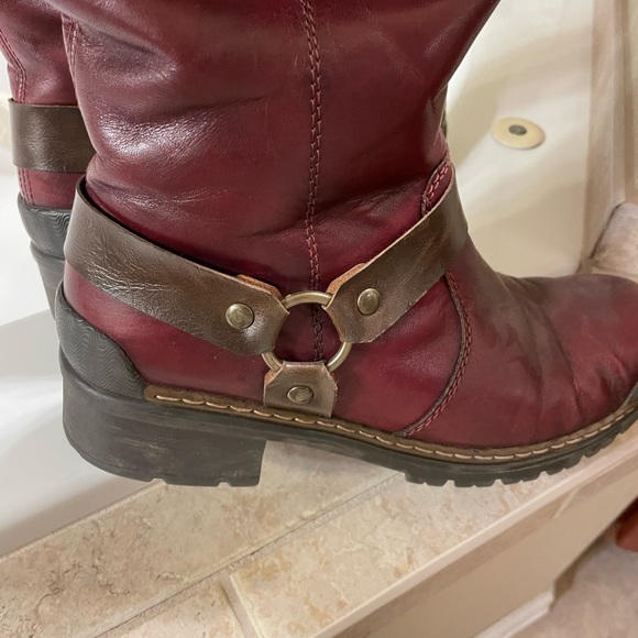 Beautiful boots that are lined and very comfortable. - Picture 3 of 7